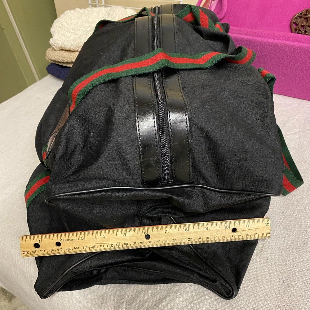 Gucci- Duffle bag collapses
